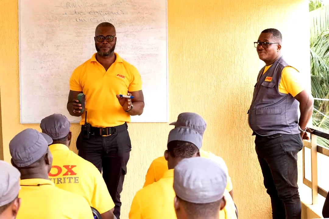 Briefing des agents Fox par leur encadrement avant affectation